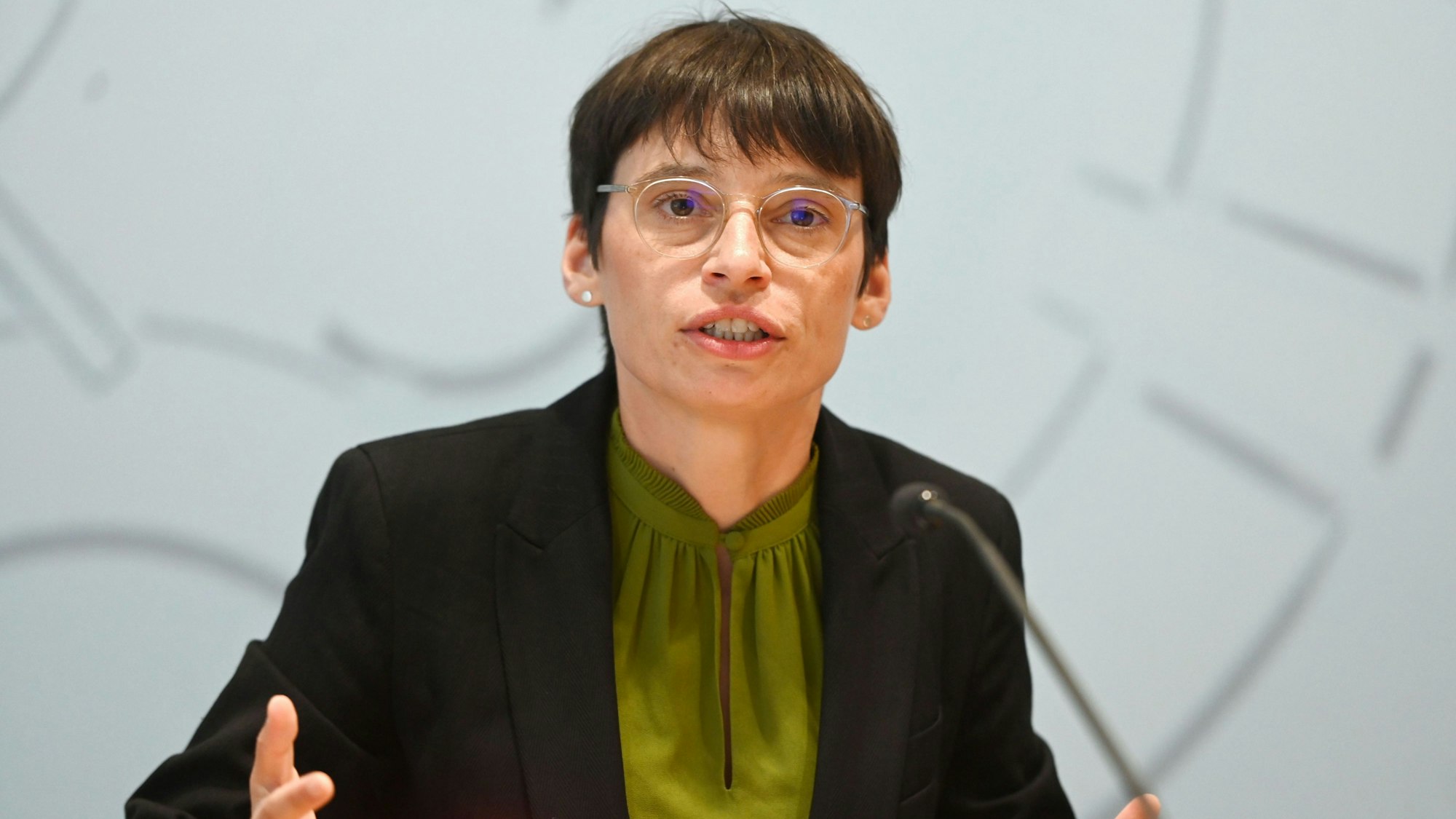 NRW-Landesministerin für Flucht und Integration, Josefine Paul (Grüne).