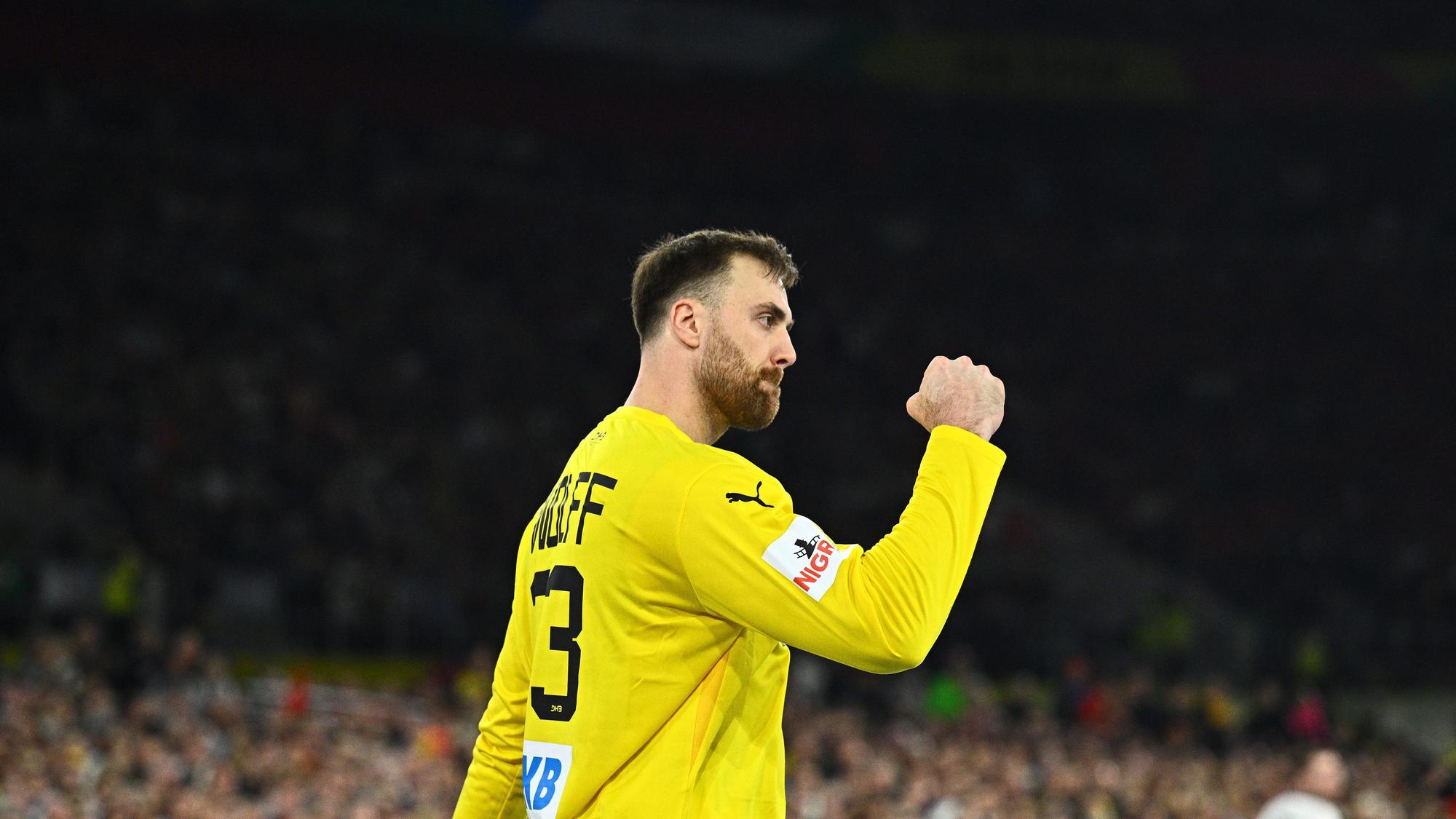 Deutschlands Torwart Andreas Wolff ballt die Faust. (