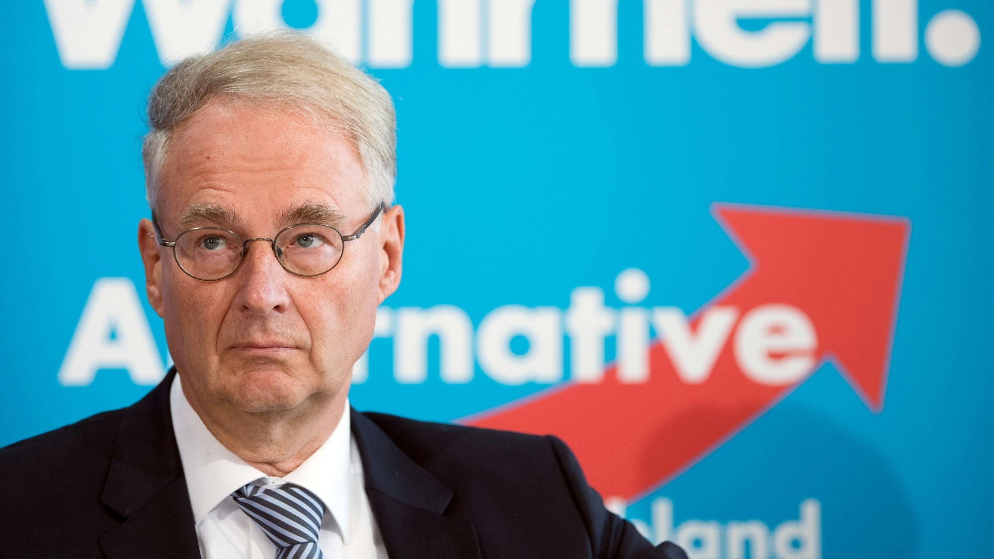 Roland Hartwig, AfD-Politiker aus Rhein-Berg und Vertrauter von Alice Weidel, soll an einem konspirativen Treffen von Rechtsextremen teilgenommen haben. (Archivbild)