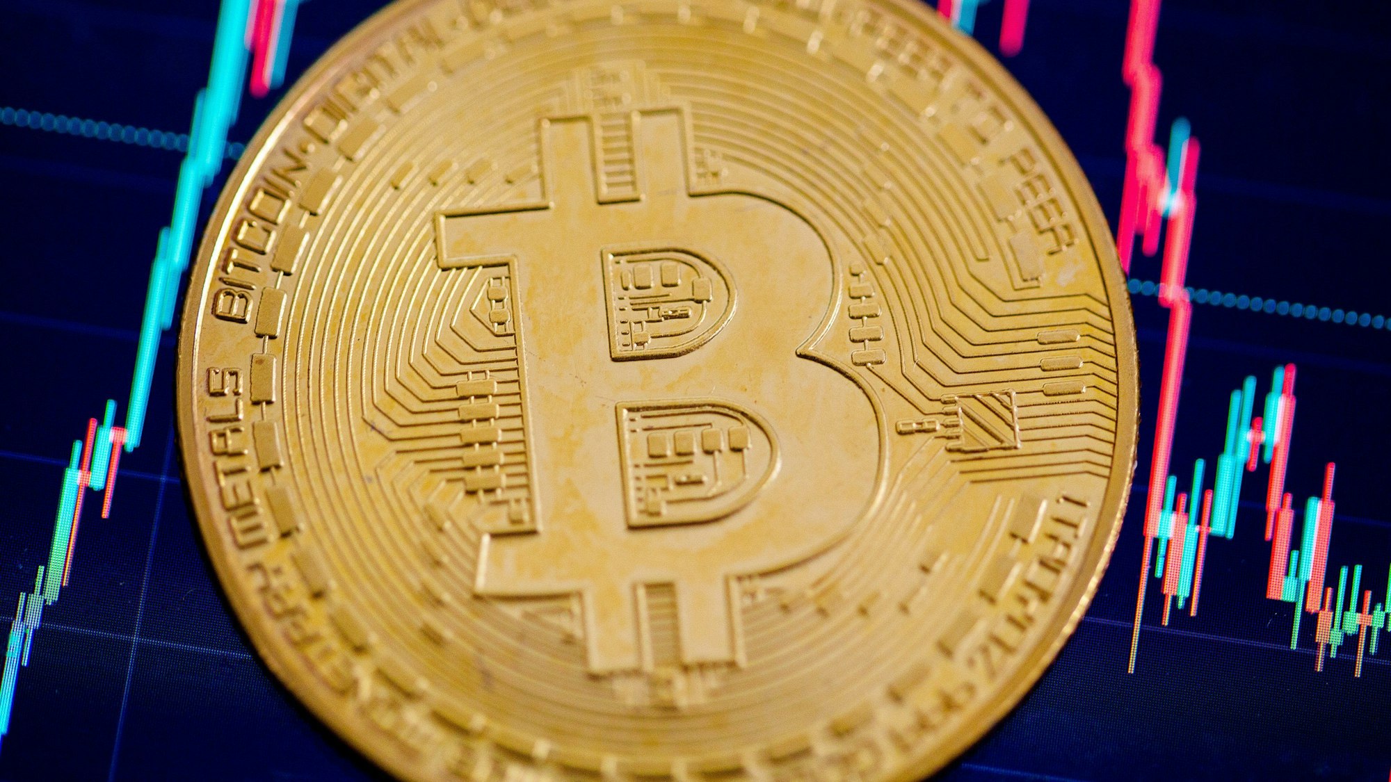 Die US-Börsenaufsicht SEC hat nach langem Zögern nun doch grünes Licht für Bitcoin-ETFs gegeben.