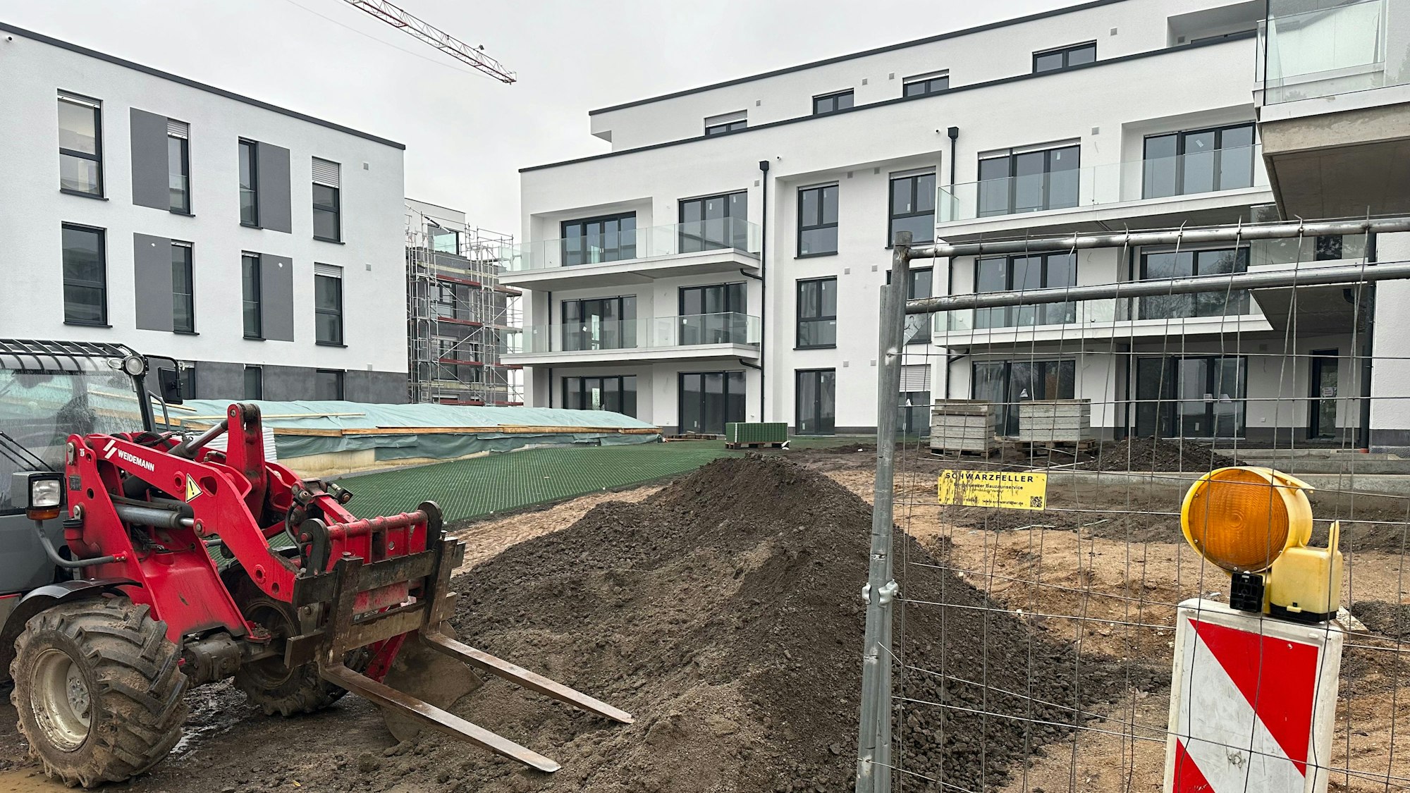Blick auf die Baustelle eines Mehrfamilienhauses in Troisdorf-Sieglar.
