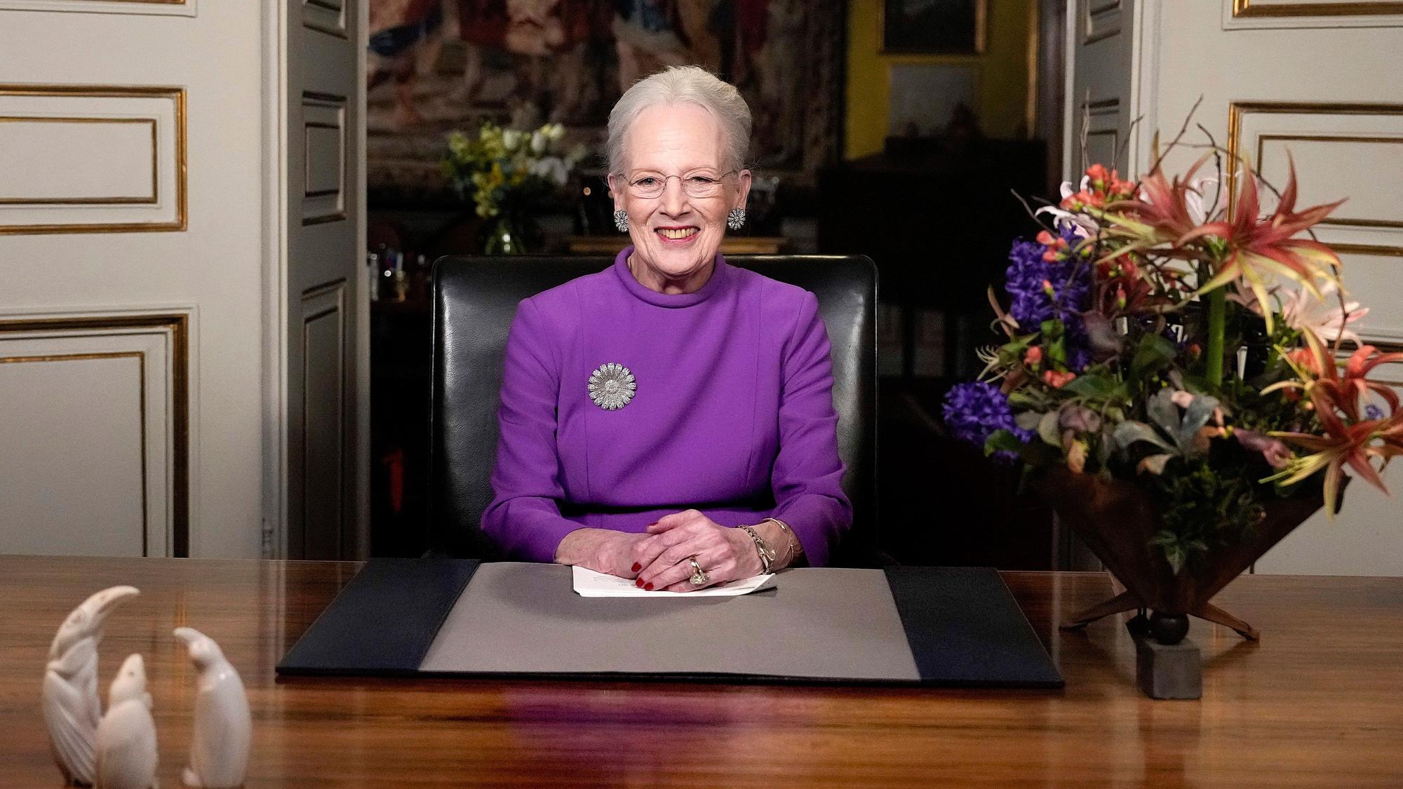 Kopenhagen: Königin Margrethe II. von Dänemark hält eine Neujahrsansprache im Palast von Christian IX., Schloss Amalienborg. Die dänische Königin Margrethe II. gab dabei ihre Abdankung bekannt.