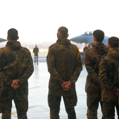 Dieses Jahr stehen für die Soldaten des Boelcke-Geschwaders, die hier vor ihren Flugzeugen stehen, einige Großübungen an.