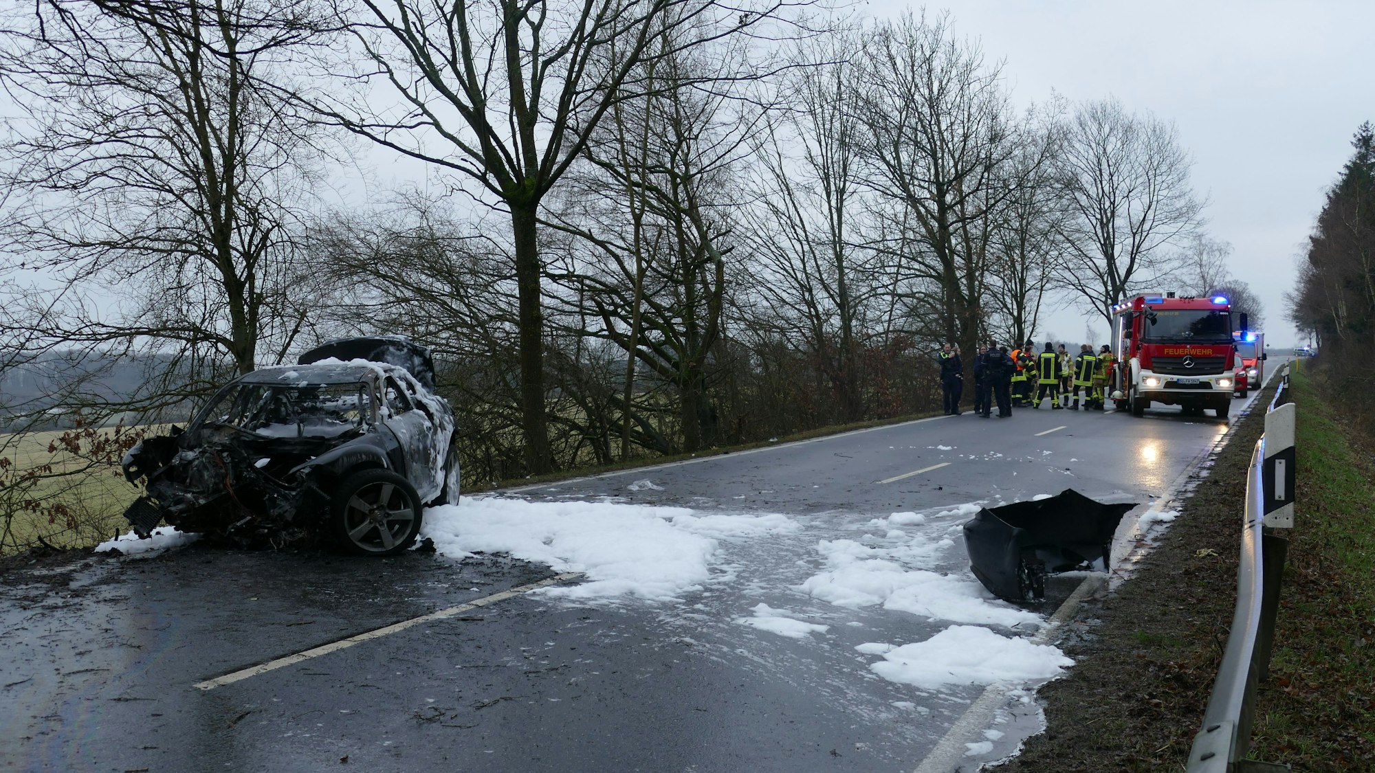 Feuerwehrleute am Unfallort.