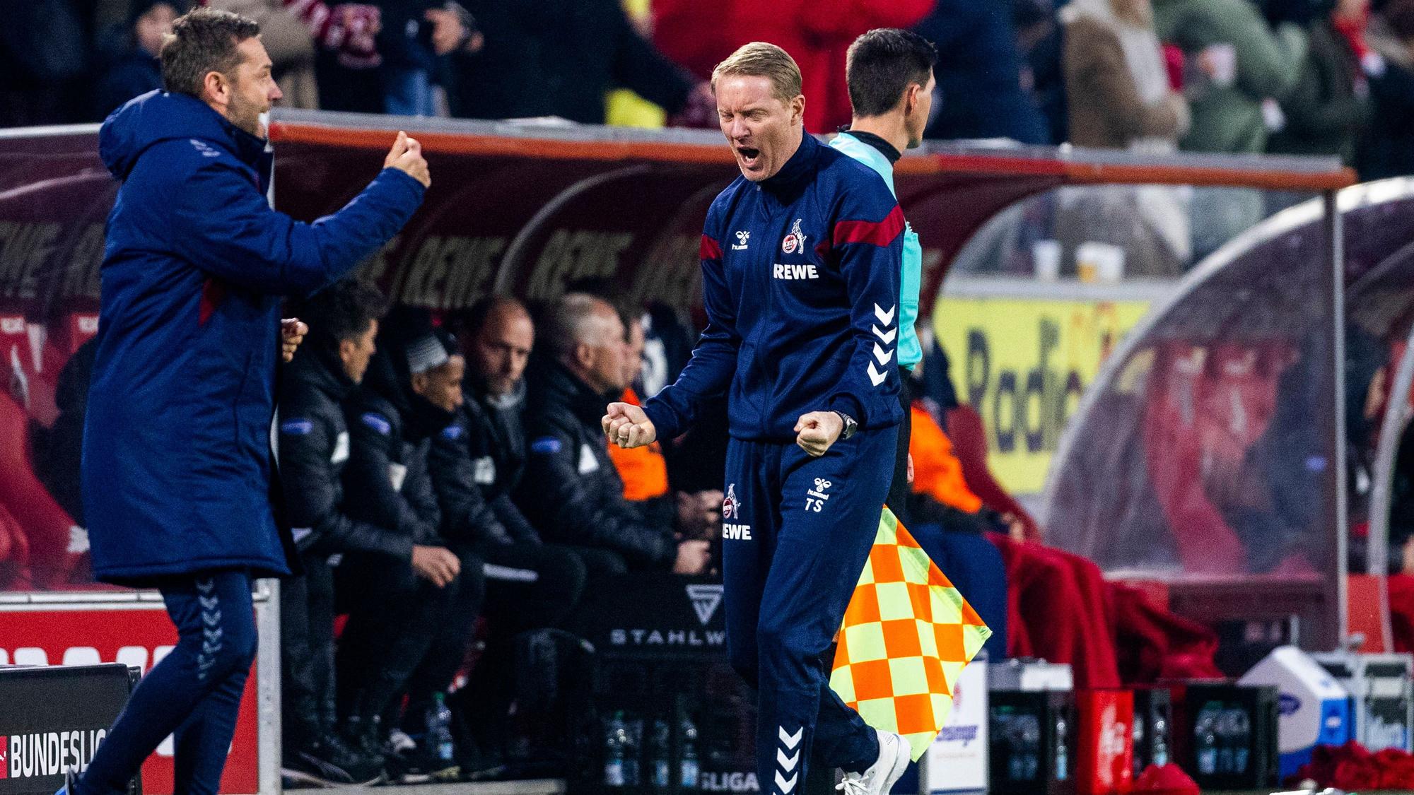 Neuer FC Trainer Timo Schultz jubelt nach dem 1:0 Tor für Köln Spiel 1.Bl 1.FC Köln vs. 1.FC Heidenheim
