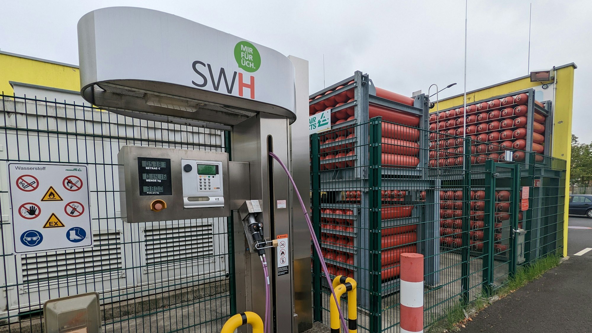 Auf dem Foto ist die Wasserstofftankstelle der Stadtwerke am Chemiepark Knapsack zu sehen.