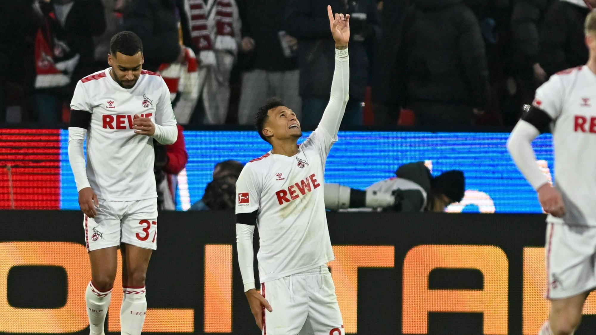 Davie Selke 27, 1. FC Koeln jubelt nach dem Tor zum 1:0 .