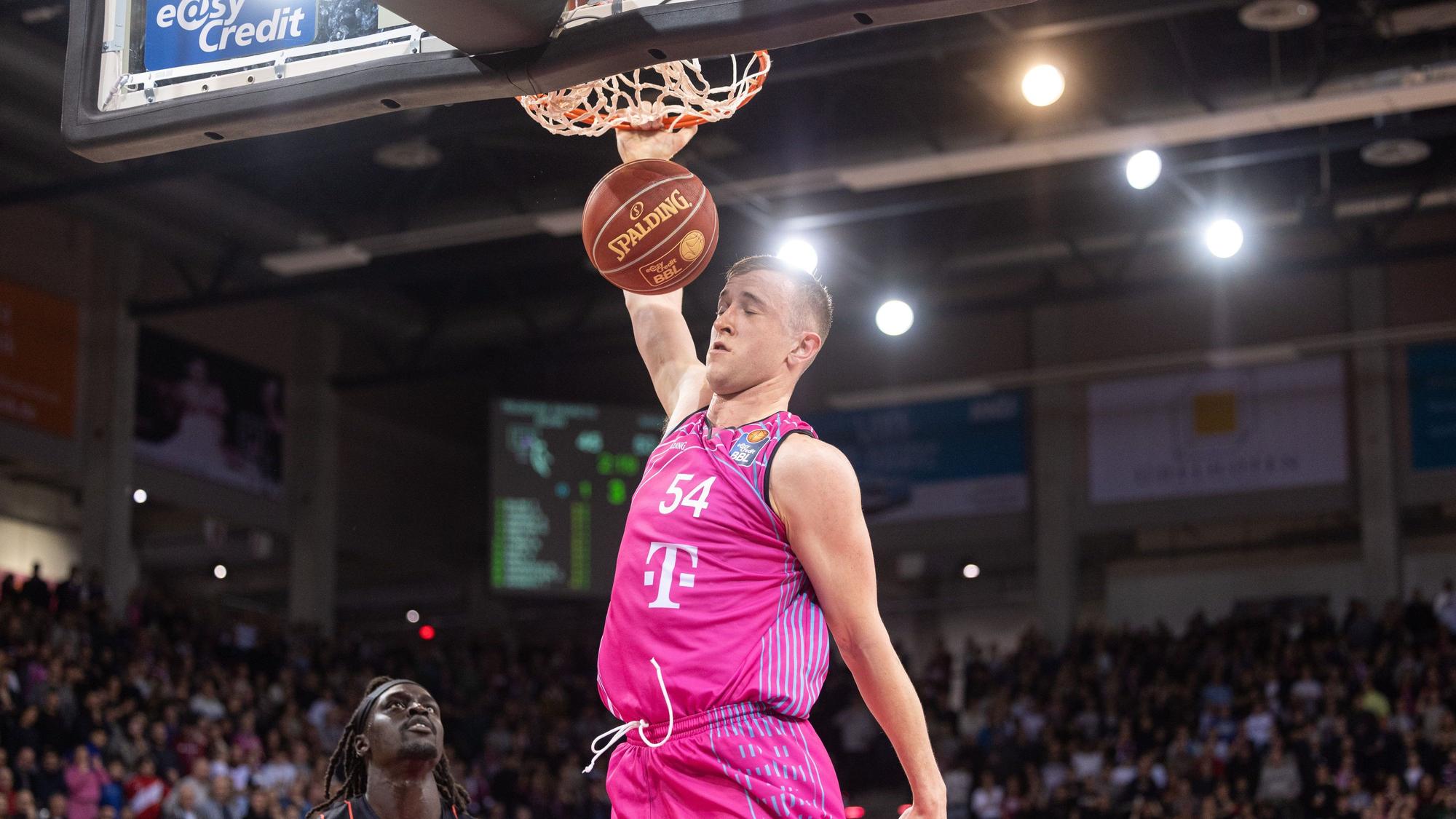 Im September wird es für Thomas Kennedy und die Baskets ernst.