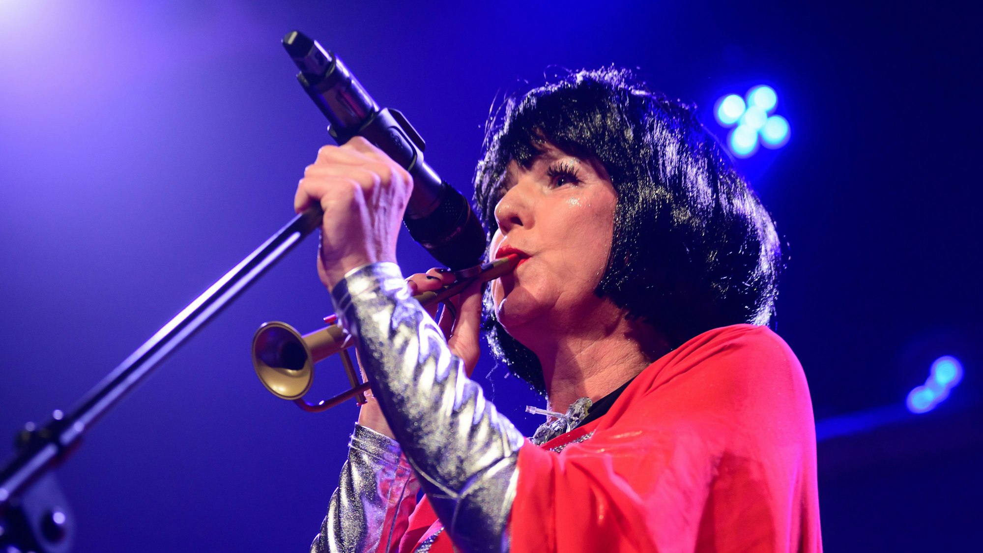 Mirja Boes als Zaz, gefangen im Körper von Mireille Matthieu.