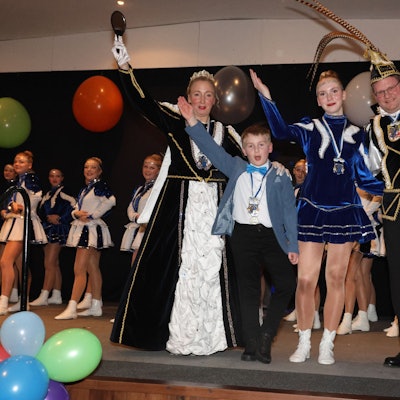 Proklamation Tolle Elf KG Wildberg, Prinz Christian I. und Prinzessin Steffi mit Sohn Anton (7) und Tochter Leana (15).
