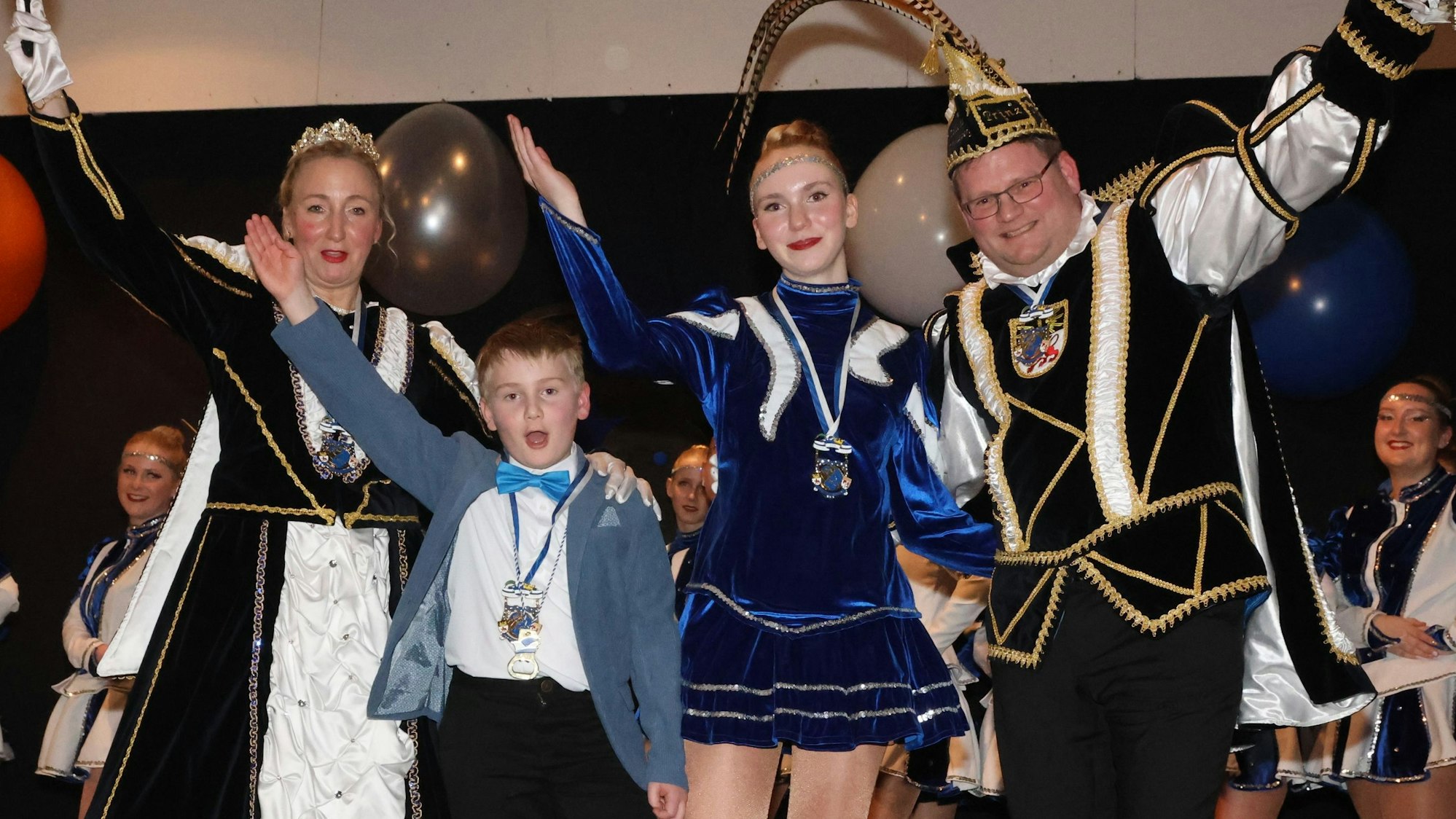 Proklamation Tolle Elf KG Wildberg, Prinz Christian I. und Prinzessin Steffi mit Sohn Anton (7) und Tochter Leana (15).