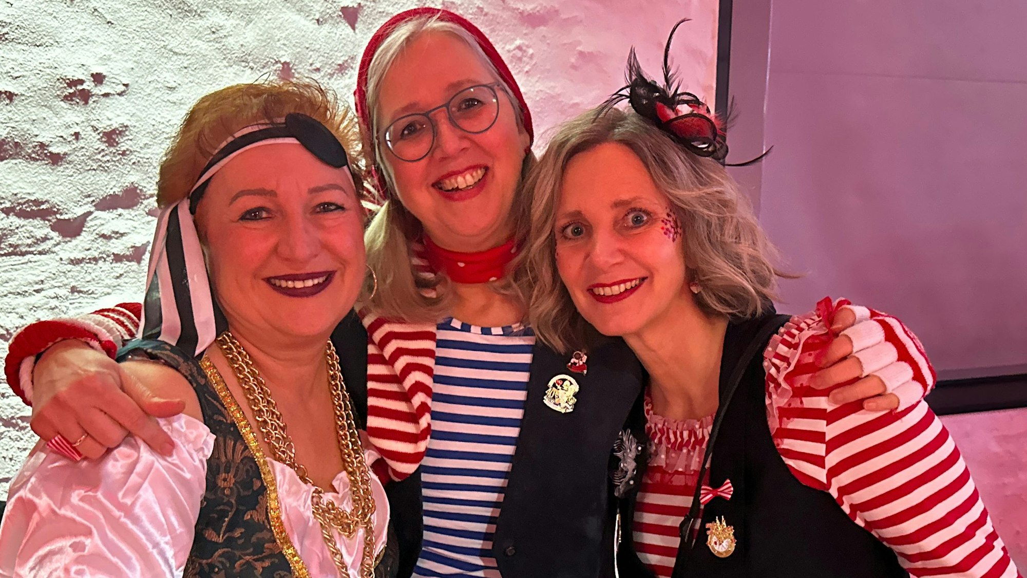 Kostümierte Gäste beim Funkenbiwak