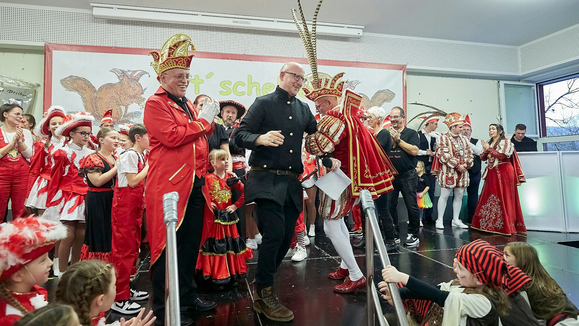 Schleiden Unerwartete Gäste auf der TollitätenBühne beim