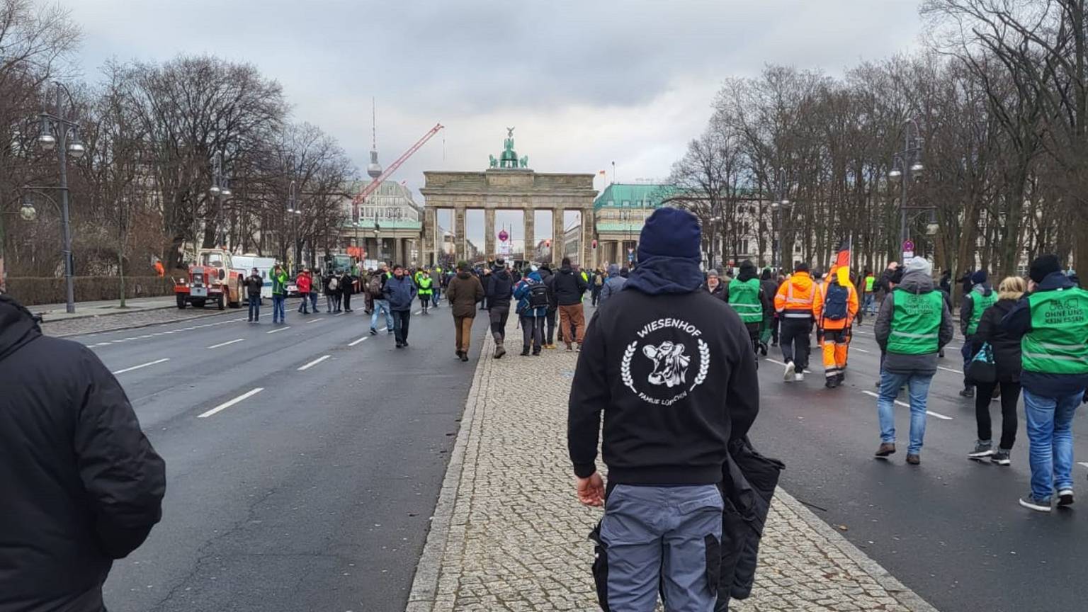 Der Auszubildende vom Wiesenhof in Wachtberg hat es mit der Delegation aus dem Rhein-Sieg-Kreis bis ans Brandenburger Tor in Berlin geschafft