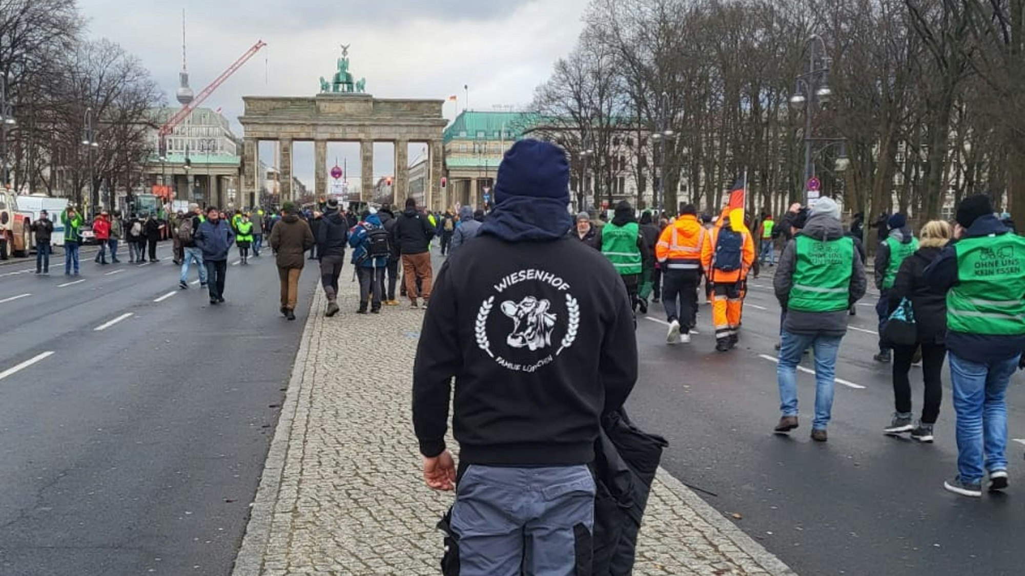 Der Auszubildende vom Wiesenhof in Wachtberg hat es mit der Delegation aus dem Rhein-Sieg-Kreis bis ans Brandenburger Tor in Berlin geschafft