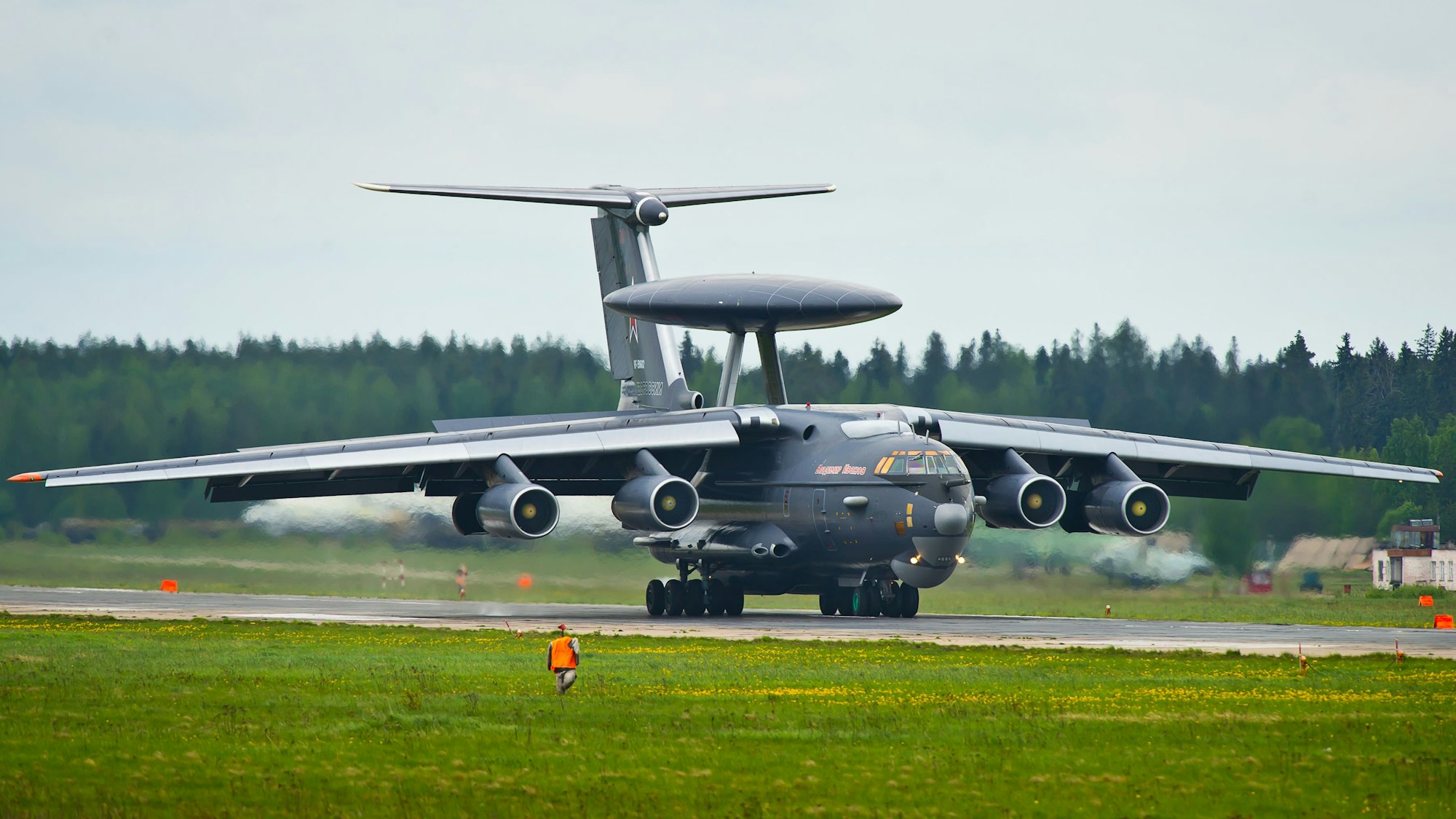 Eine A-50U bei der Landung