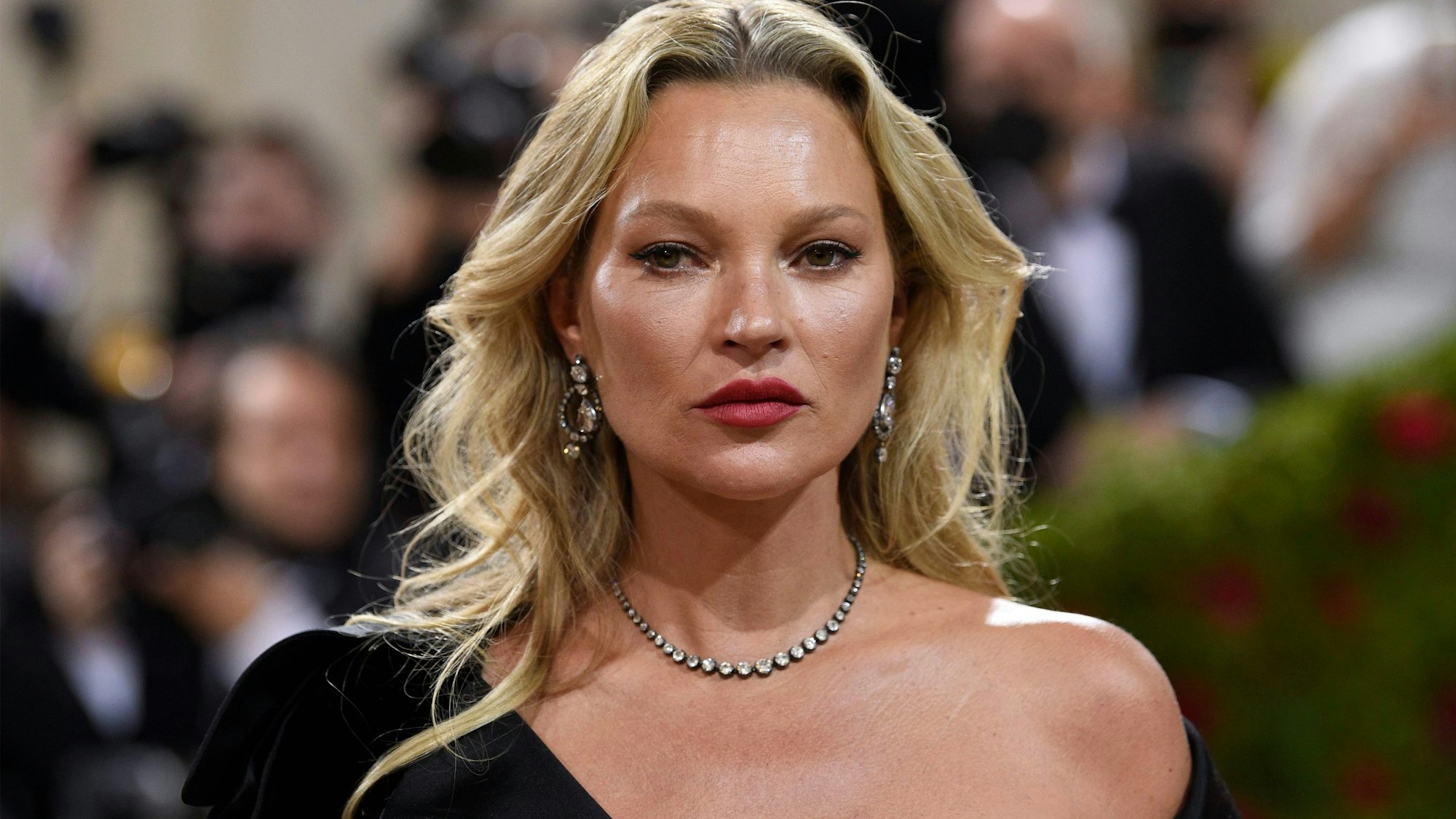 Kate Moss kommt zur Benefizgala.