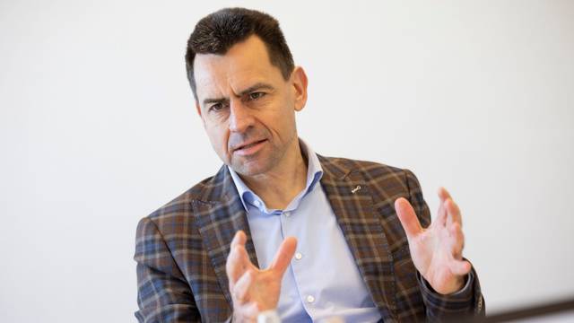 Martin Sander, Vorsitzender der Geschäftsführung der Ford-Werke im Interview mit der Rundschau