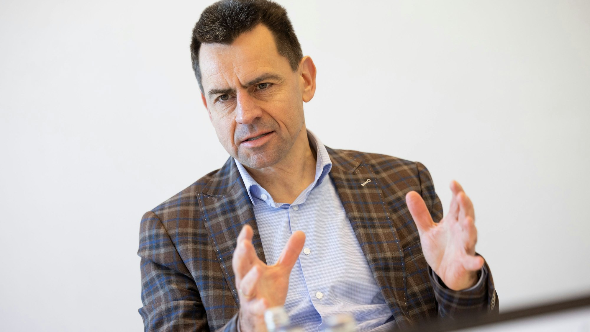 Martin Sander, Vorsitzender der Geschäftsführung der Ford-Werke im Interview mit der Rundschau