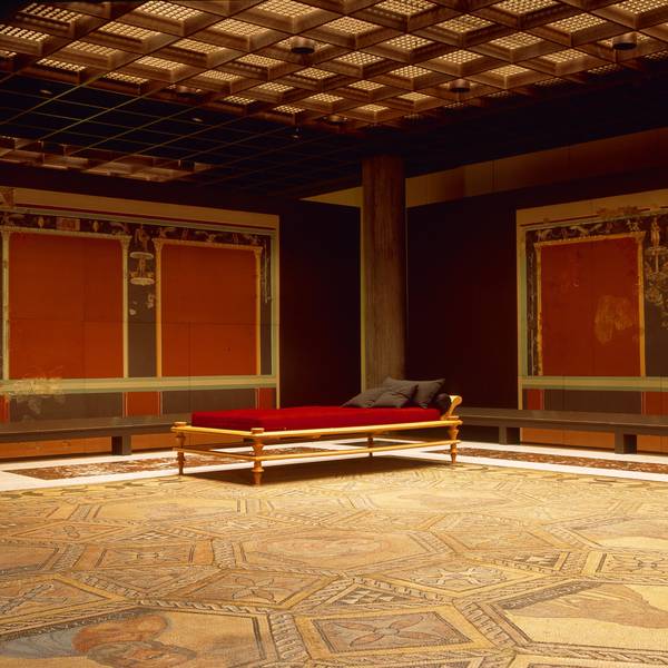 Das Philosophen-Mosaik im Römisch-Germanischen Museum zeigt Abbildungen verschiedener antiker Philosophen.