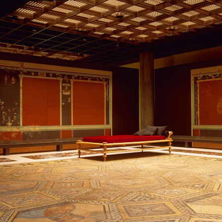 Das Philosophen-Mosaik im Römisch-Germanischen Museum zeigt Abbildungen verschiedener antiker Philosophen.