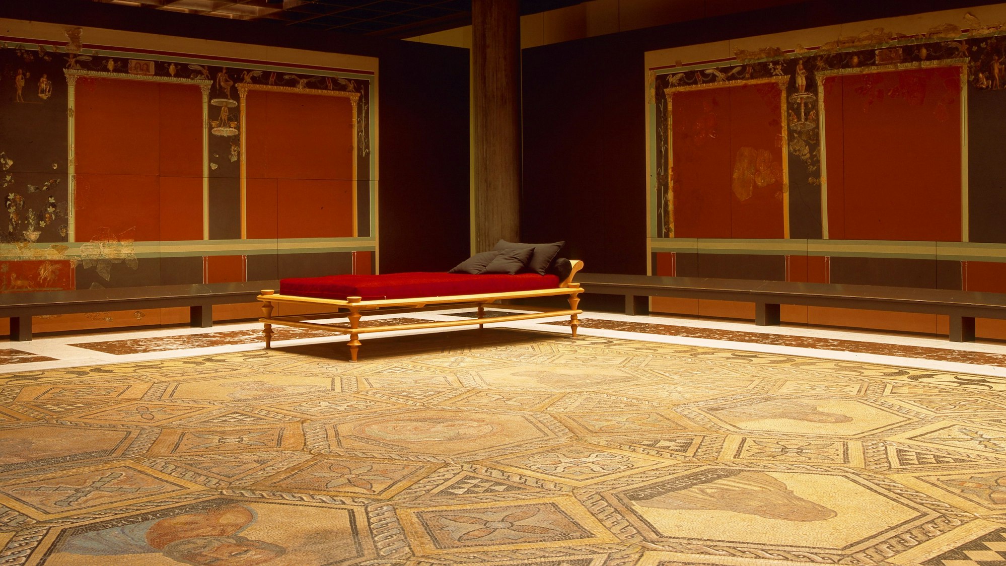 Das Philosophen-Mosaik im Römisch-Germanischen Museum zeigt Abbildungen antiker Philosophen. Es ist mit Asbest belastet.