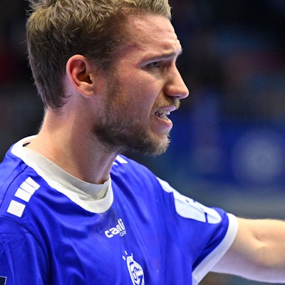 Handballer Dominik Mappes im seitlichen Profil.