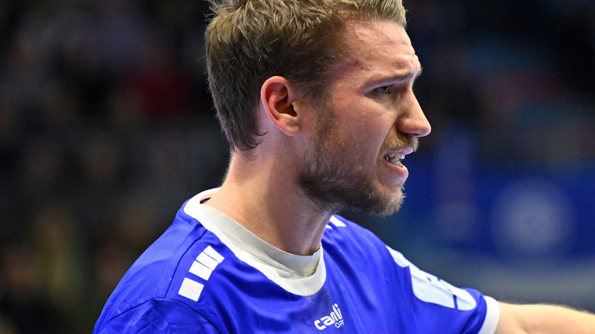 Handballer Dominik Mappes im seitlichen Profil.