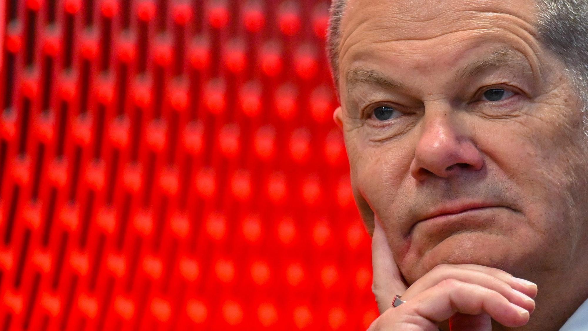 Kanzler Olaf Scholz lobt die Demonstrationen „gegen Rassismus und Hetze“ in den letzten Tagen in Deutschland.
