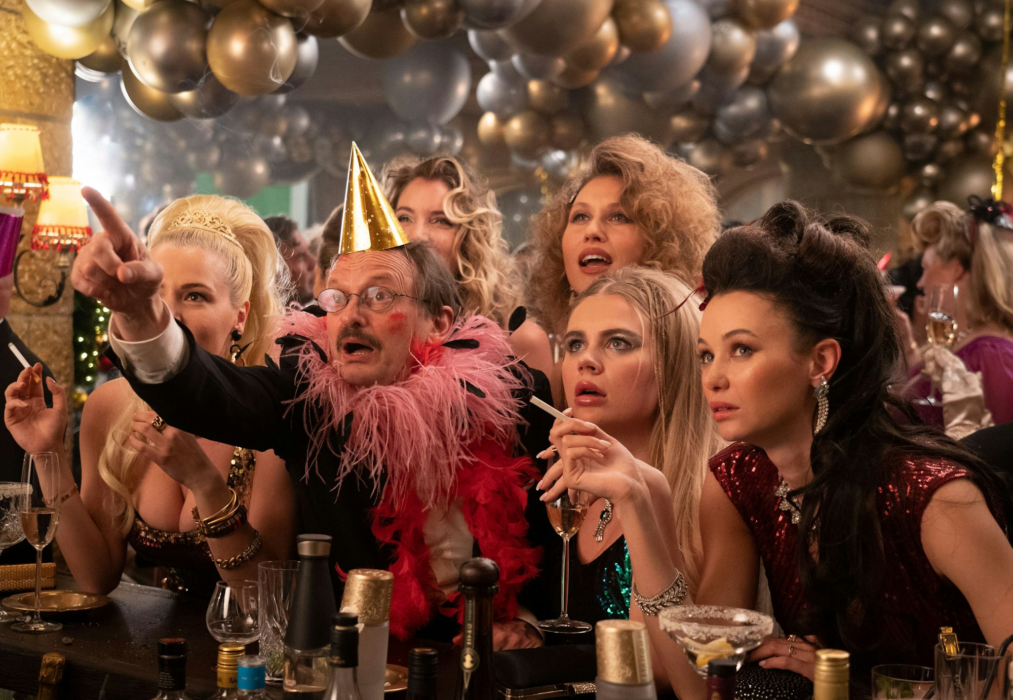 Milan Peschels Figur Caspar Tell im Film „The Palace“.