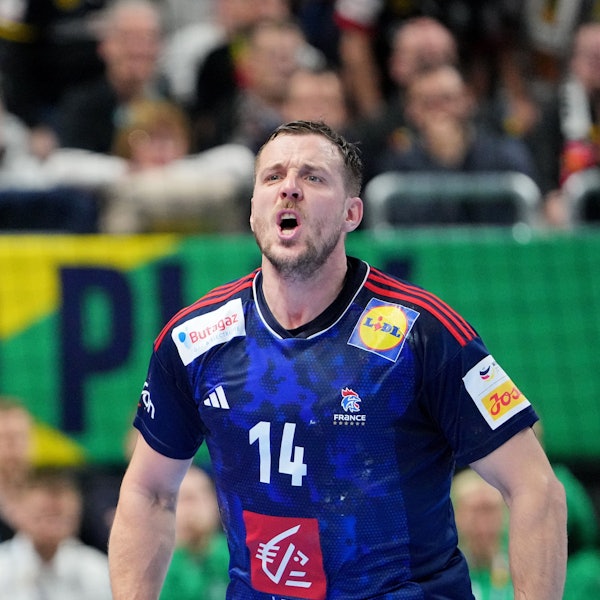 Hochmotiviert  mit geballten Fäusten kommt Kentin Mahe auf den Fotografen zu.