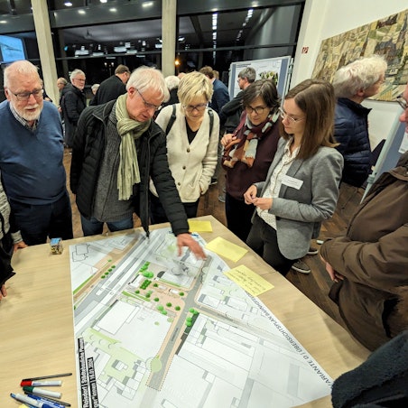 Stadtplanerin Jacqueline Thate (rechts) nahm Vorschläge auf.