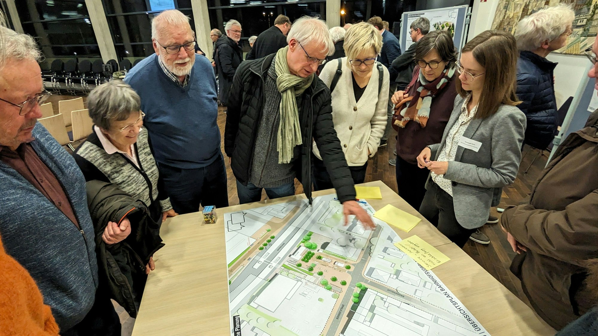 Stadtplanerin Jacqueline Thate (rechts) nahm Vorschläge auf.