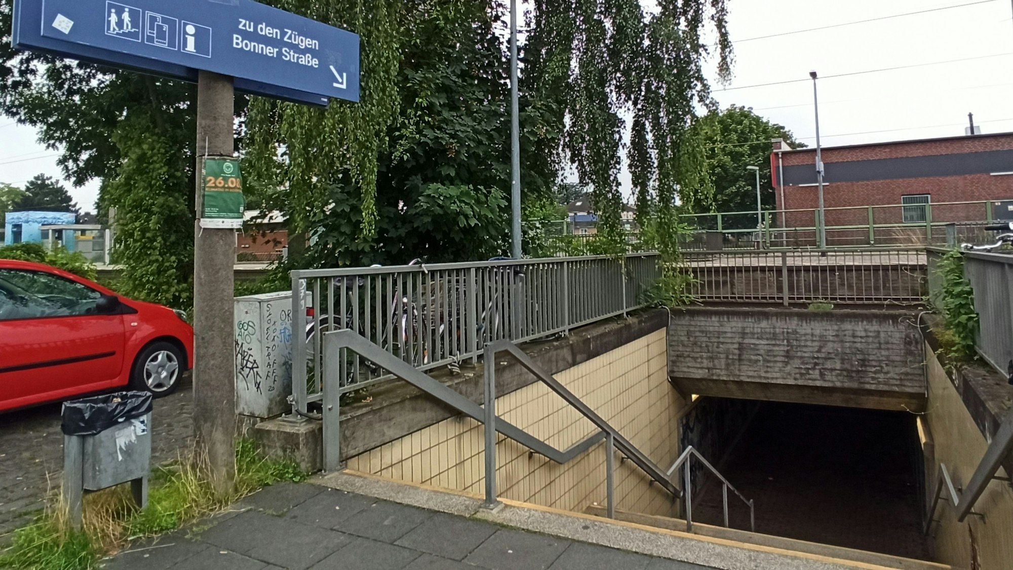 Angstraum Bahnhofsunterführung. Eine neue, breitere sollte gebaut werden.