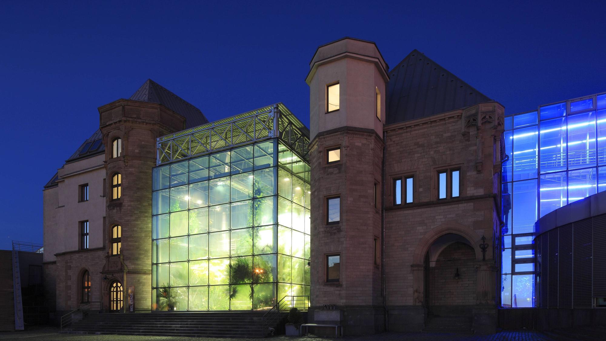 Schokoladen Museum bei Nacht.
