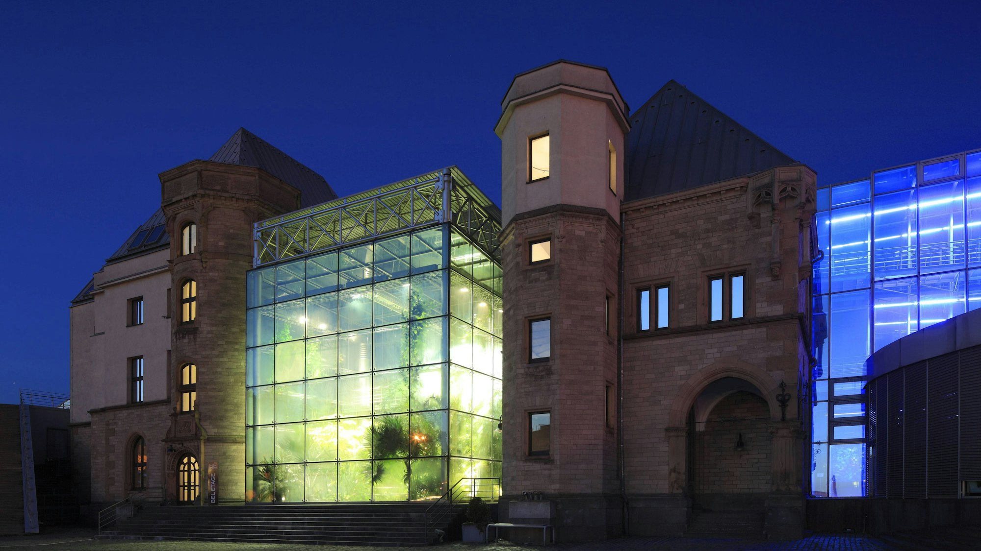 Schokoladen Museum bei Nacht.