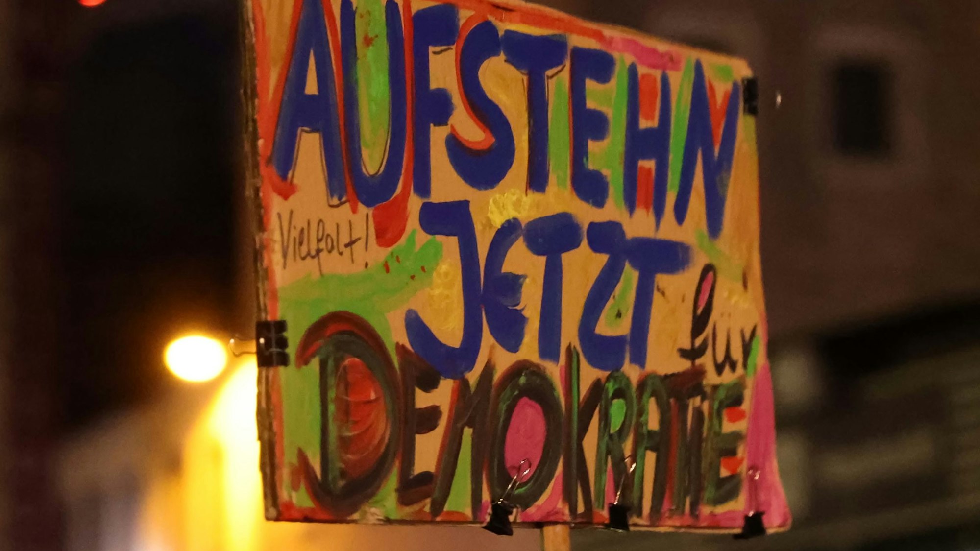 Viele Demonstrierende hatten Schilder mitgebracht