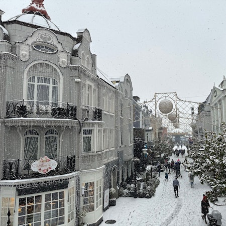 In einem Zimmer eines der Hotels im Phantasianland soll sich die Tat abgespielt haben. (Symbolbild)