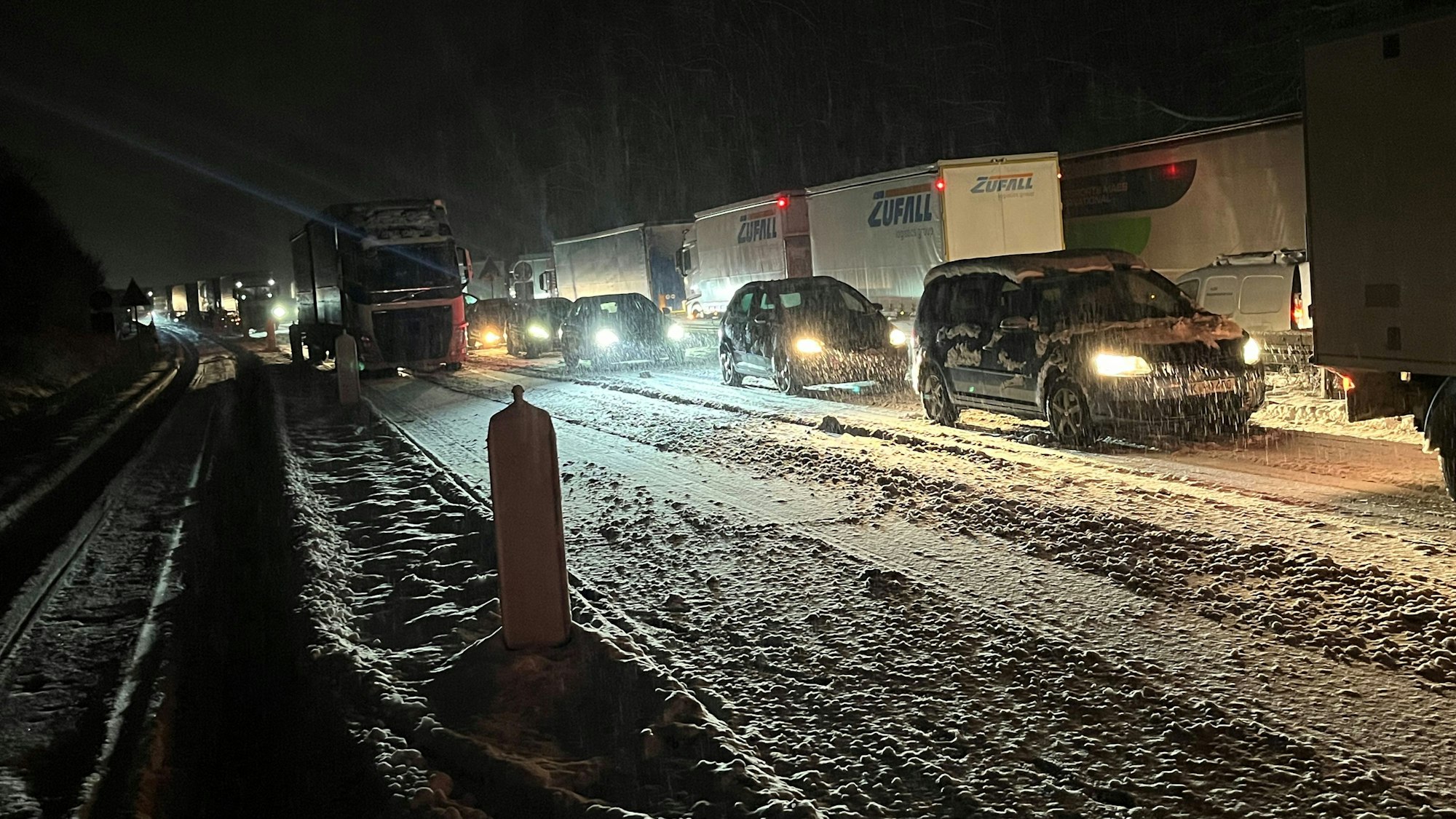 Auf der A4 staute sich am Mittwochabend der Verkehr.