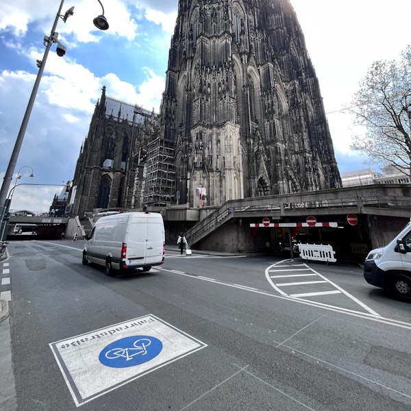 Die Ausfahrt der Garage am Dom an der Trankgasse ist bereits länger gesperrt und wird derzeit nur vom Hotel Excelsior Ernst genutzt.