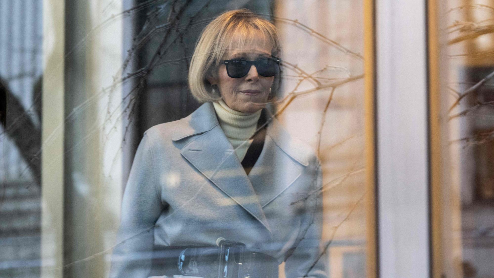 Die ehemalige Kolumnistin E. Jean Carroll erscheint beim Gericht in Manhattan.