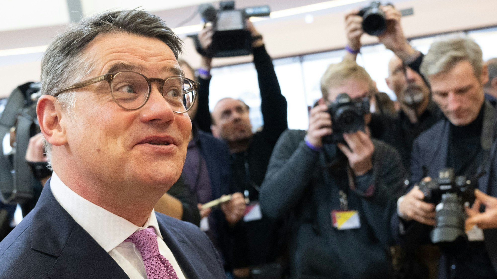 Boris Rhein (CDU) kommt zur konstituierenden Sitzung des neuen Landtages in Wiesbaden.