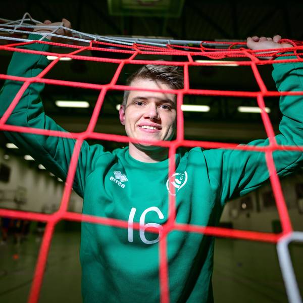 Robin Luth steht weiter im Handball-Tor — früher bei den Frauen, jetzt bei den Männern.