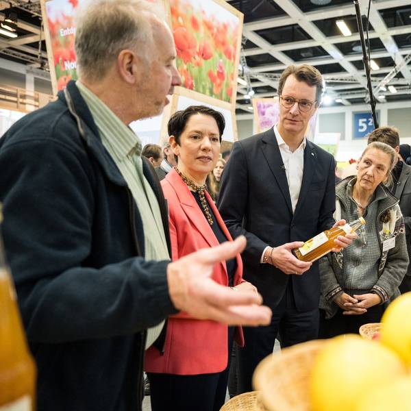 Die Biostation des Rhein-Sieg-Kreises hat auf der Grünen Woche in Berlin einen Stand. NRW-Ministerpräsident Hendrik Wüst besuchte ihn.