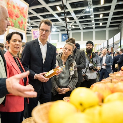 Die Biostation des Rhein-Sieg-Kreises hat auf der Grünen Woche in Berlin einen Stand. NRW-Ministerpräsident Hendrik Wüst besuchte ihn.
