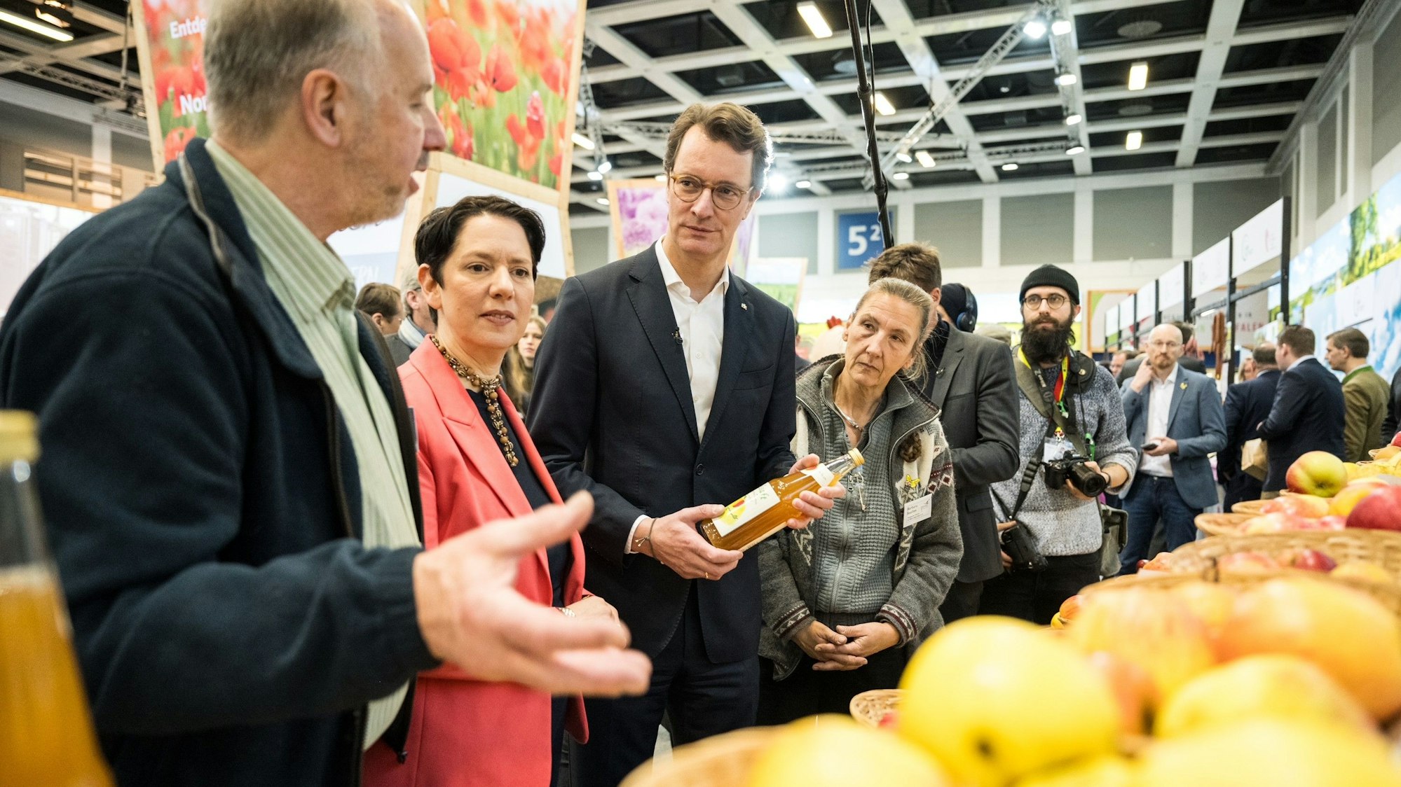 Die Biostation des Rhein-Sieg-Kreises hat auf der Grünen Woche in Berlin einen Stand. NRW-Ministerpräsident Hendrik Wüst besuchte ihn.