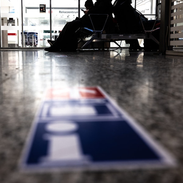 Nach mehreren Streiks sind die Tarifverhandlungen zwischen Deutscher Bahn und GDL festgefahren. Die Deutsche Bahn will aber nun mit einem neuen Angebot Bewegung in die Sache bringen. (Symbolbild)