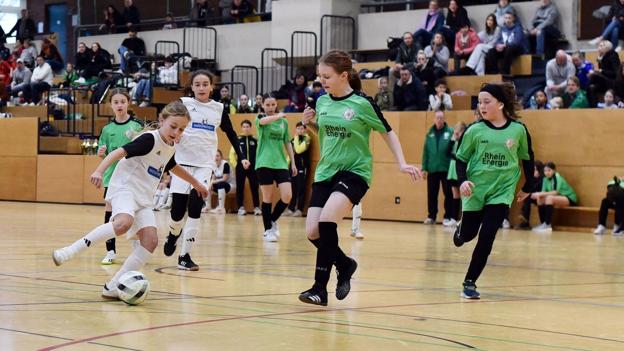 Union Rösrath spielt gegen den 1. FFC Bergisch Gladbach