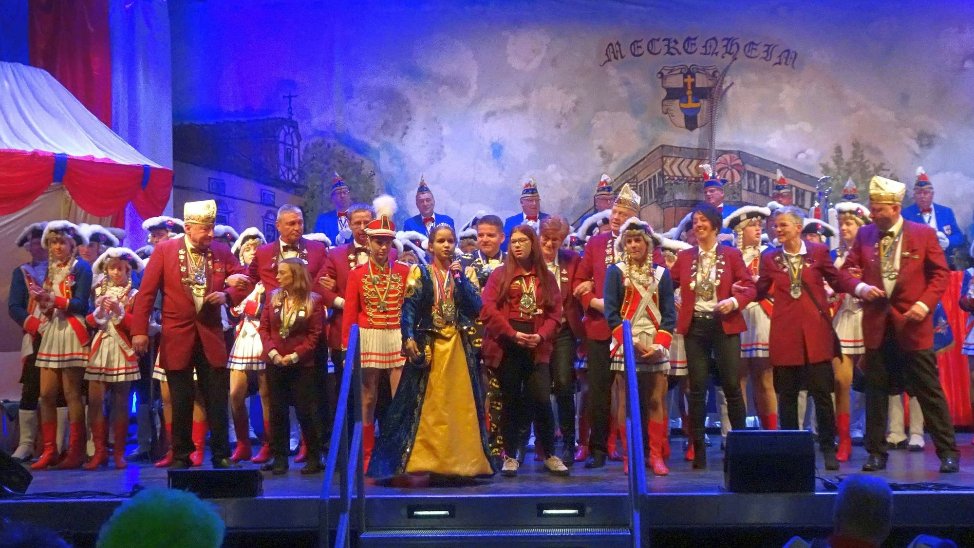 Stadtsoldatenrevue in Meckenheims Jungholzhalle: KiPri Leah I. (Habit) singt ihr Sessionslied. Der Text stammt von Kommandant Peter Klee.