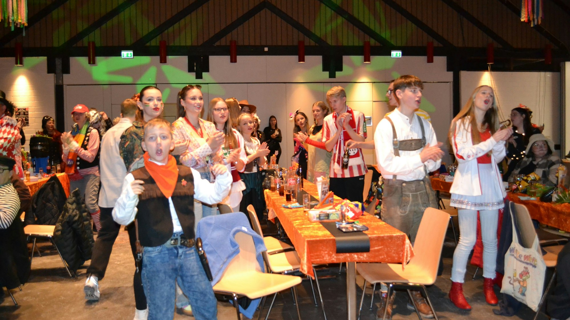 Ausgelassene Stimmung herrschte beim Karneval der Kolpingfamilie im Spicher Bürgerhaus